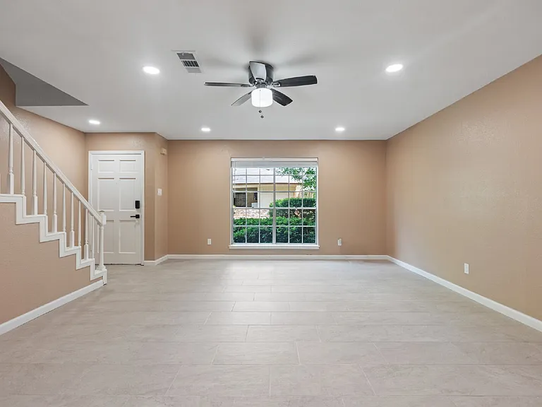 6713 Biggs Ct — Photo 4