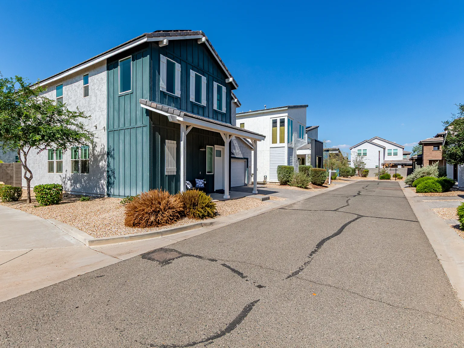 3 bed, 2.5 bath, 1972 sqft, $4,995 — Photo 3
