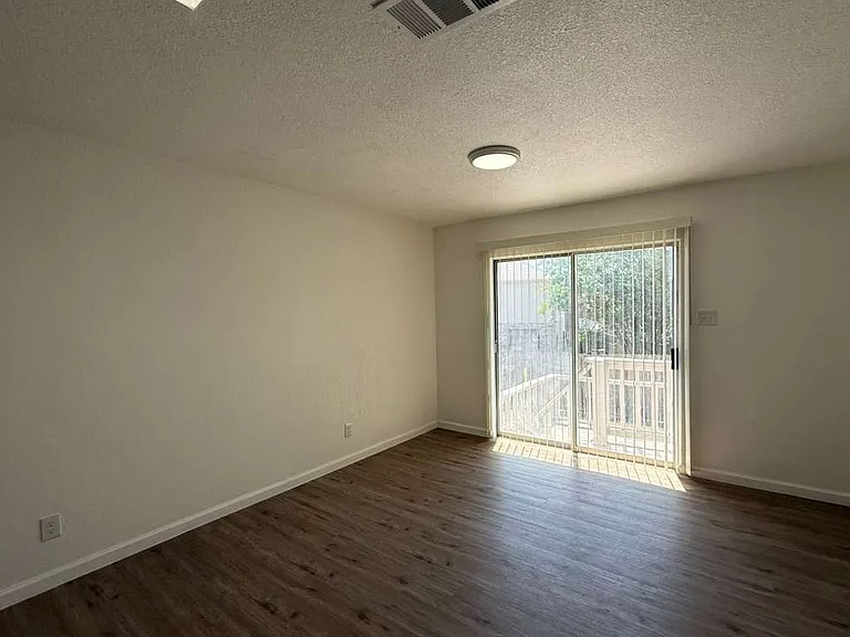 8206 Grimchester — Photo 9