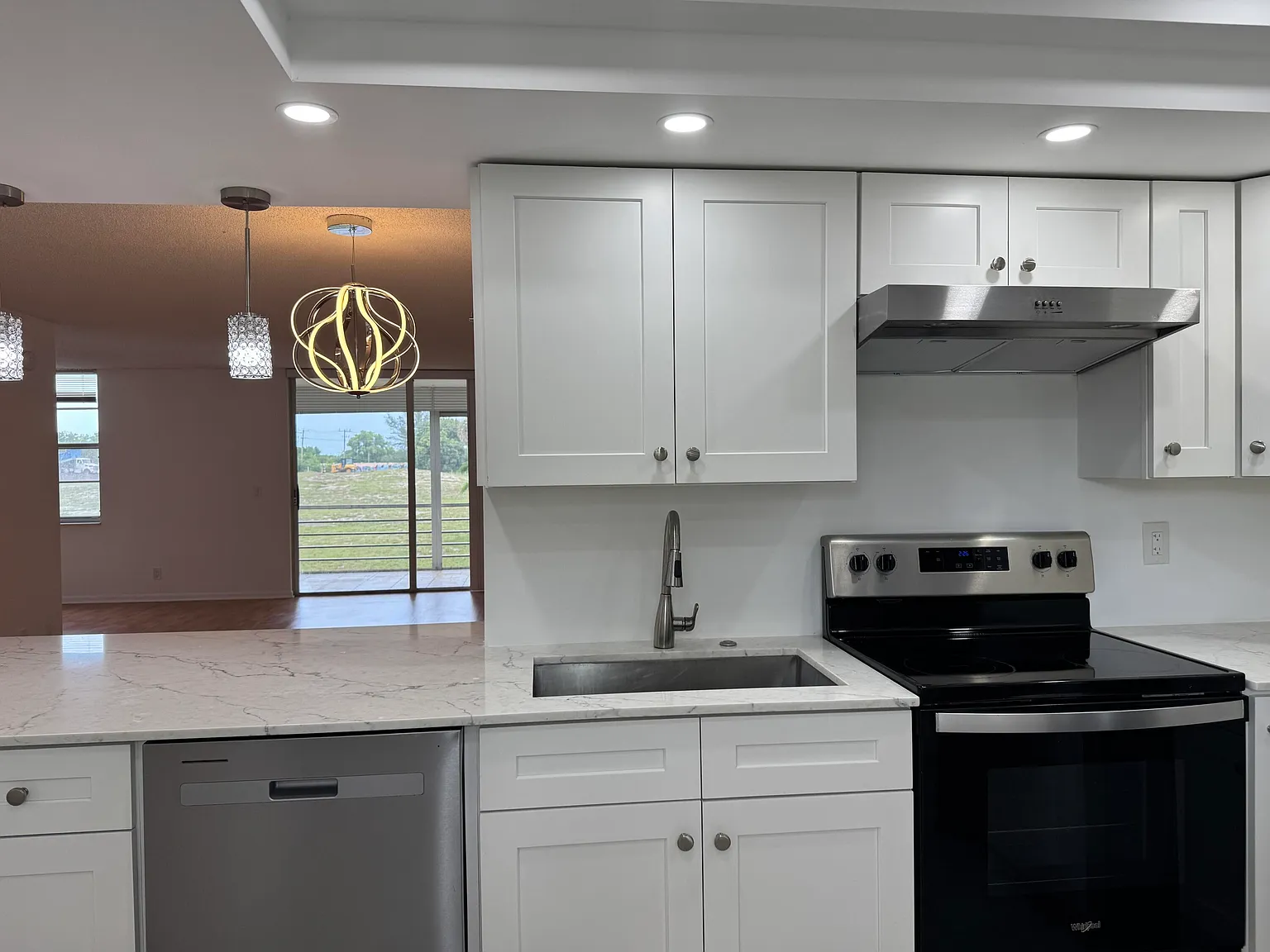 2 bed, 2.0 bath, 1300 sqft, $2,600 — Photo 2