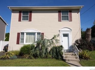 28 1st St, Suffern, NY 10901