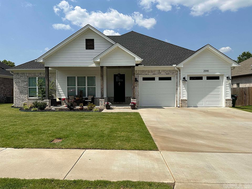 1st image of 2590 Lilac Dr