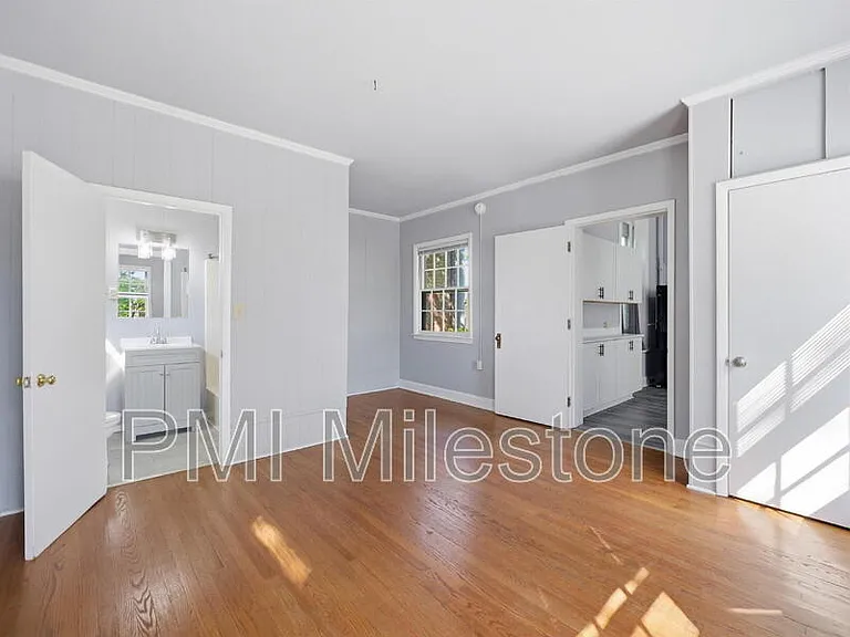 323 N Potomac St #1 — Photo 10