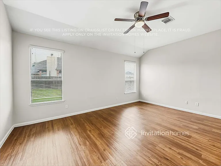 3807 Liberty Square Trl — Photo 10