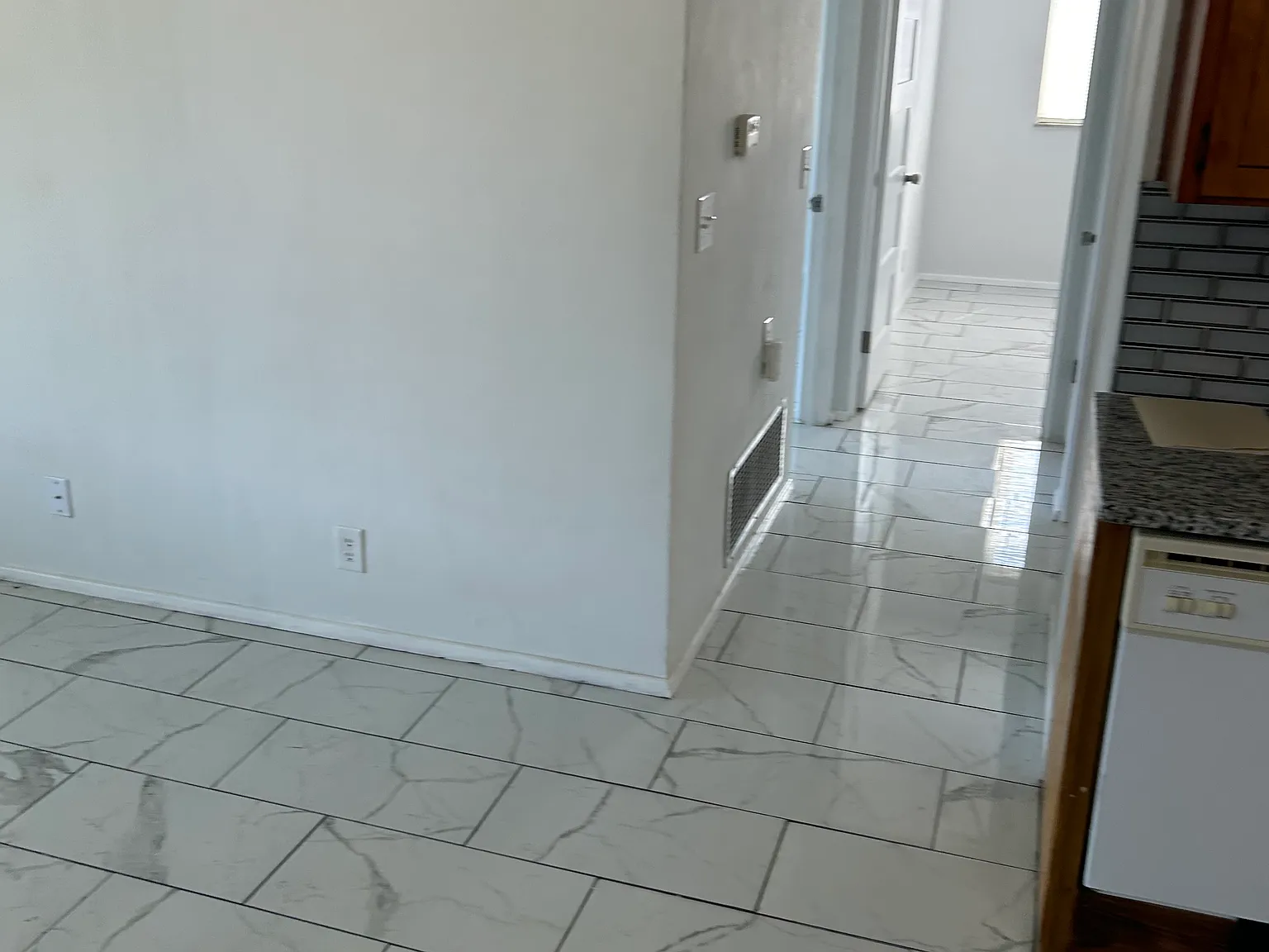 2 bed, 950 sqft, $1,260 — Photo 4