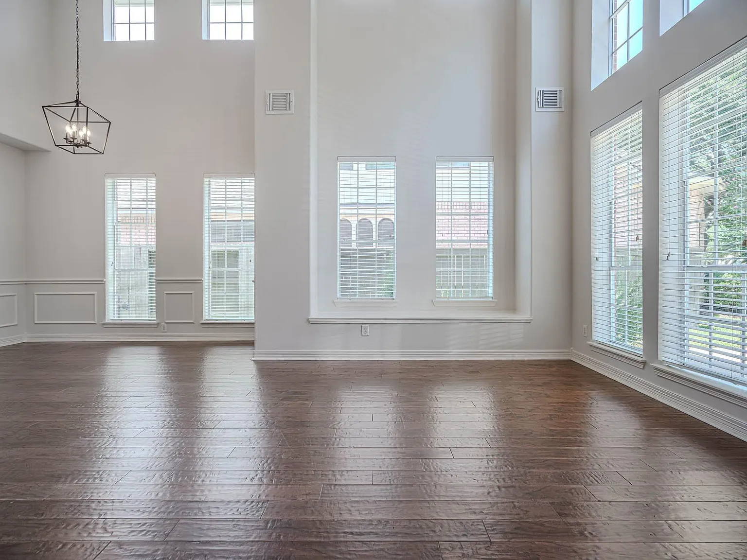 5 bed, 4.0 bath, 3791 sqft, $5,500 — Photo 3