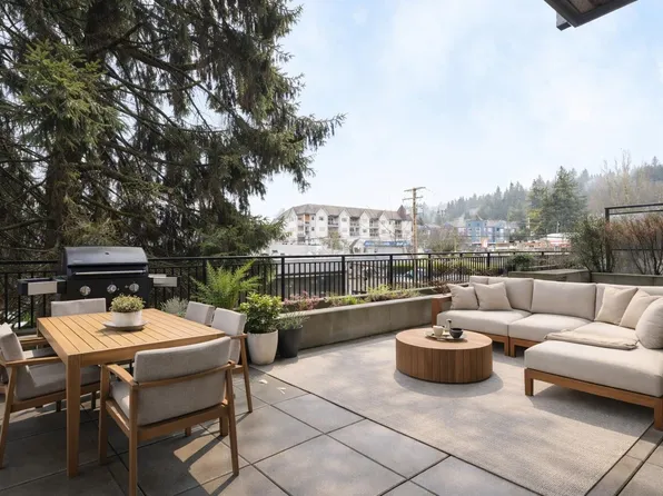 2525 Clarke St #215, Pt Moody, BC V3H 0J3