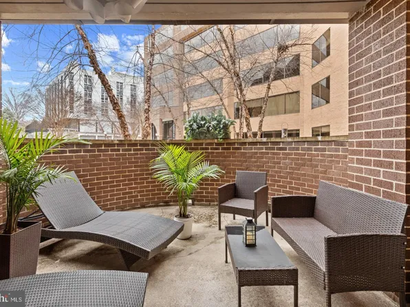 2111 Wisconsin Ave NW APT 108, Washington, DC 20007