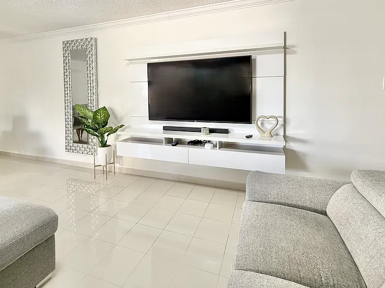 690 Teniente Cesar Luis Gonzalez Ave — Photo 4