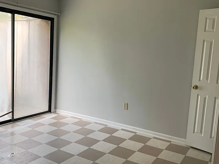 139 Barrington Pl #3 — Photo 11