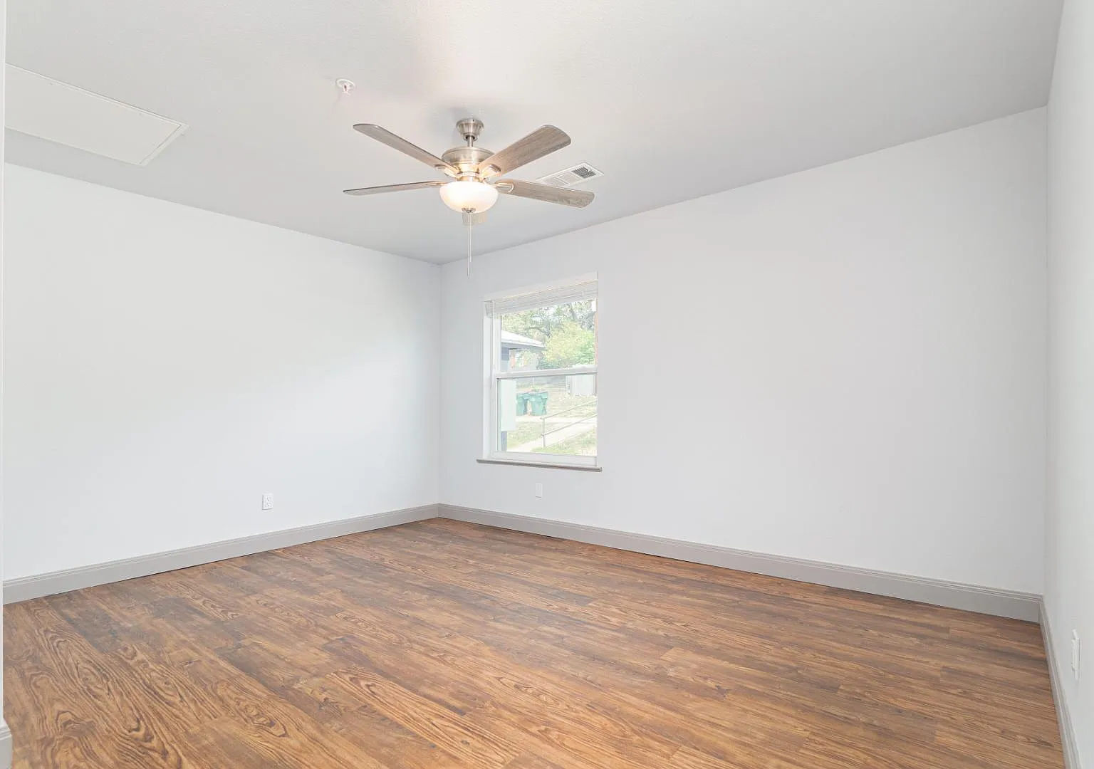 618 Live Oak Street - Unit 14 — Photo 2