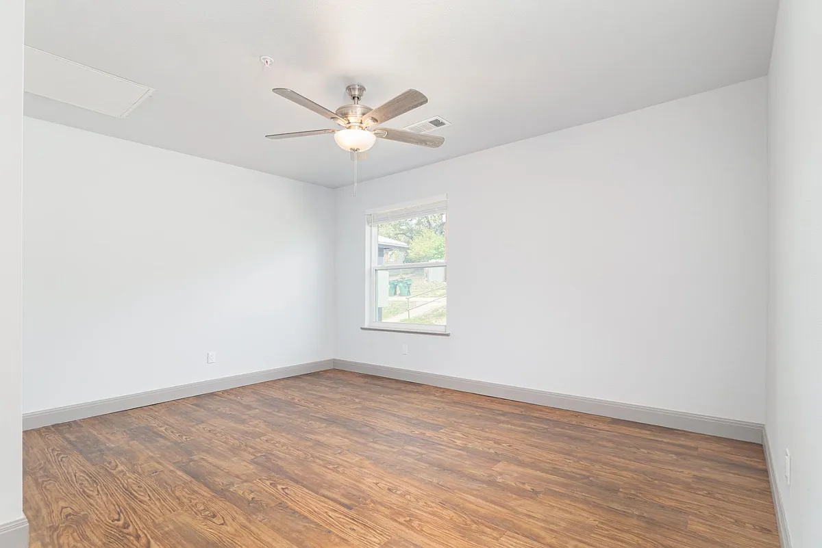 Unit Photo - 618 Live Oak St #14