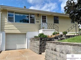6170 Oak St, Omaha, NE 68106