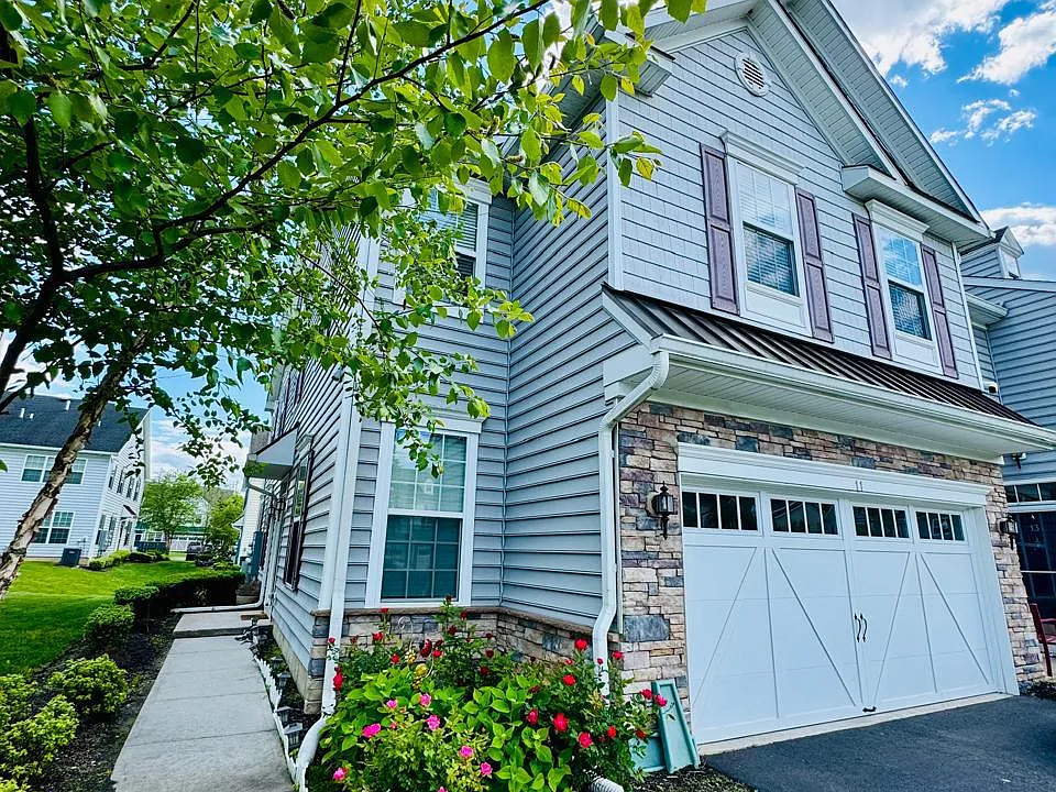 11 Morris Ln