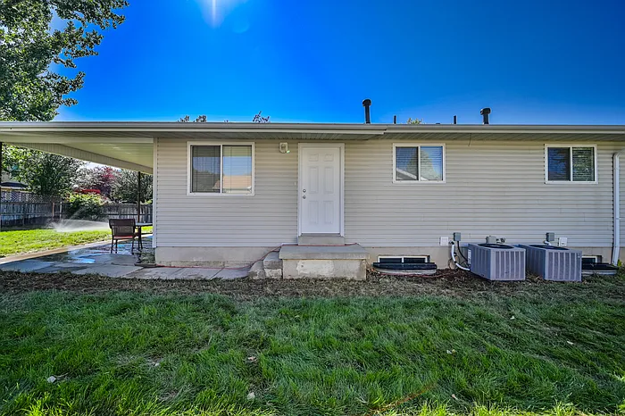 918 E Vics Rd — Photo 22