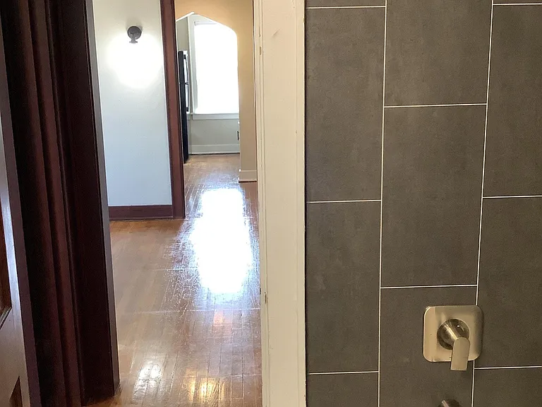 414 6th St #7 — Photo 7