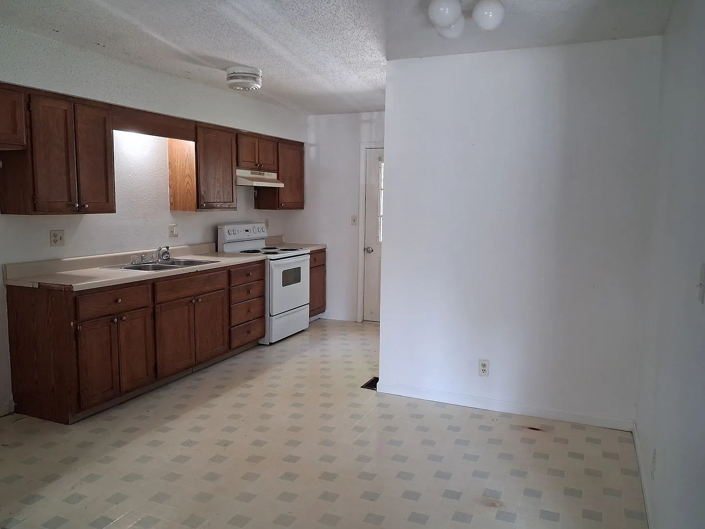 Comfortable Home in a Convenient Nevada Location — Photo 1