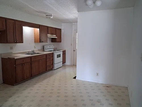 1006 N Elm St Photo 1