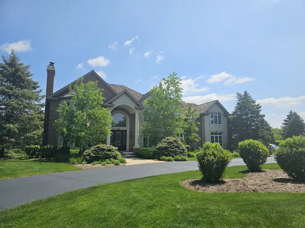 21 Peraino Cir, Barrington Hills, IL 60010