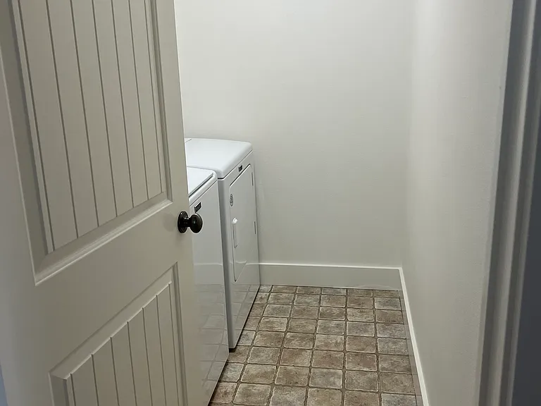 2125 S Amy Ave — Photo 13