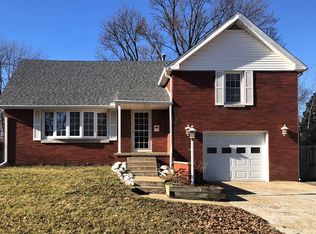1113 S 7th St, Pekin, IL 61554