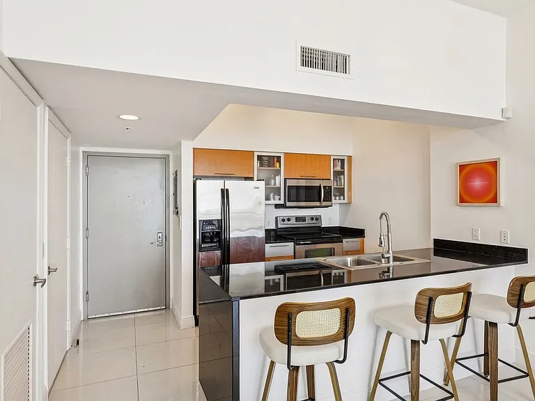 1750 N Bayshore Dr #5611 — Photo 5