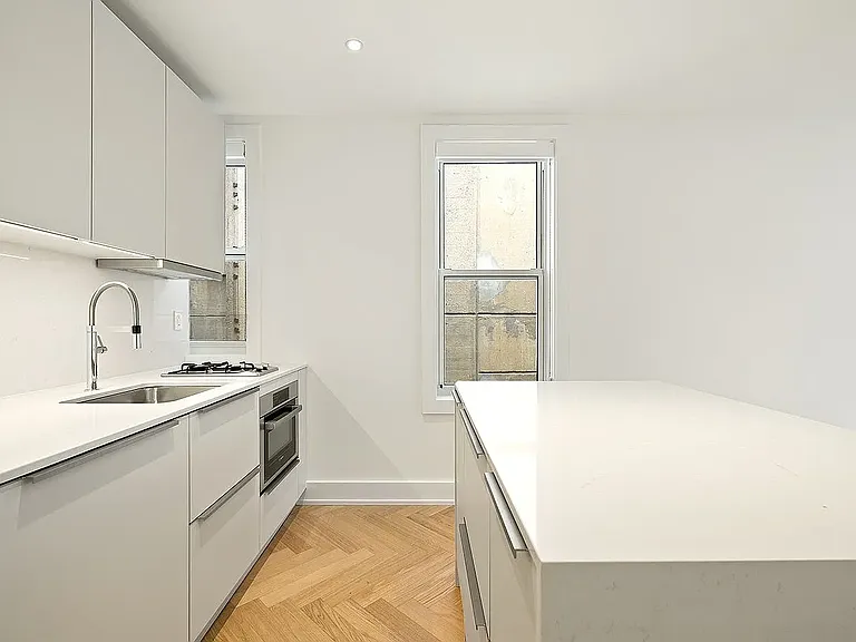 225 W 23rd St #2252J — Photo 1