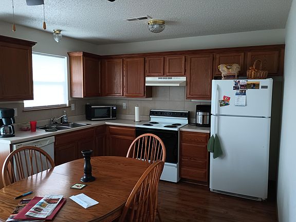 5th image of 211 Aaron Ln