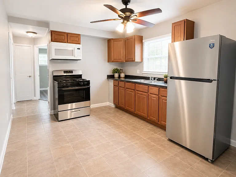 10404 Earl Dr — Photo 4
