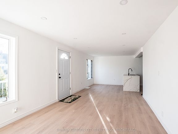 5th image of 9 Fir Ave