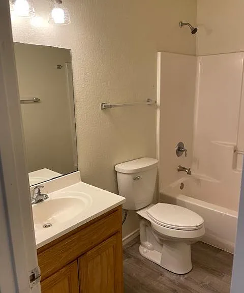 1502 Moss St — Photo 7