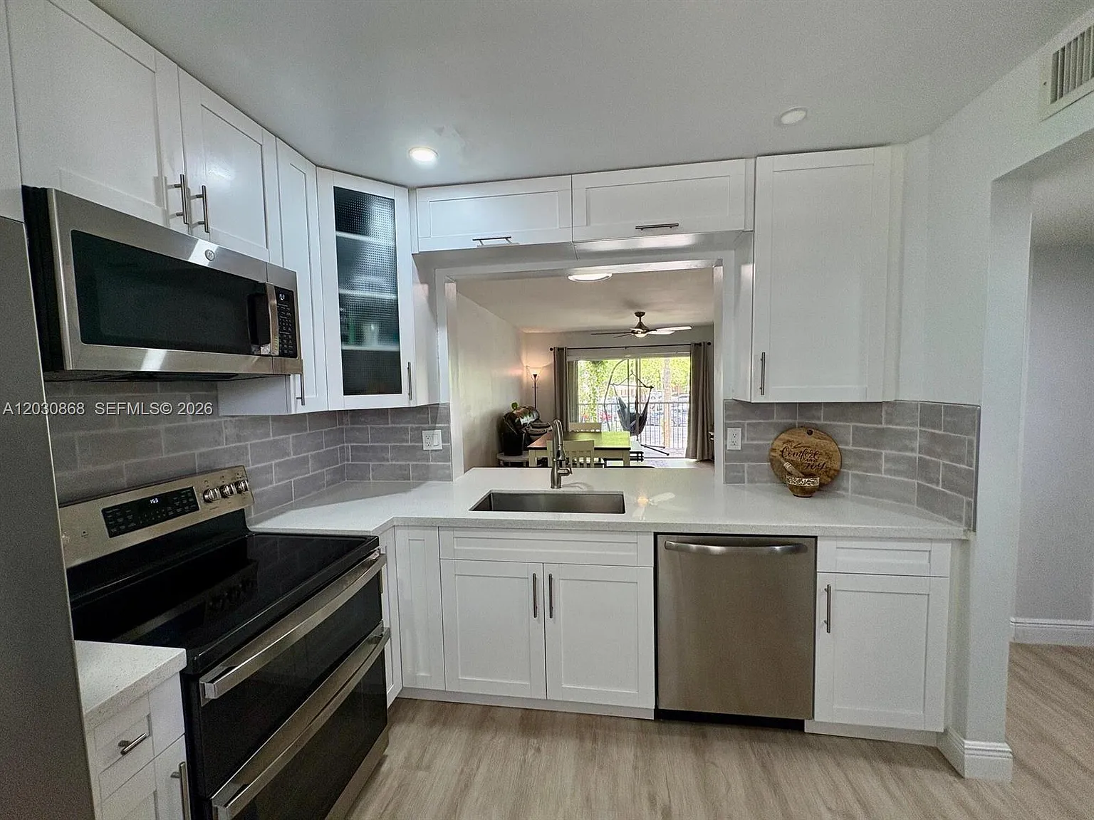 2 bed, 805 sqft, $2,000 — Photo 1
