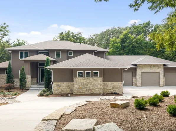 5252 S 238th St, Elkhorn, NE 68022