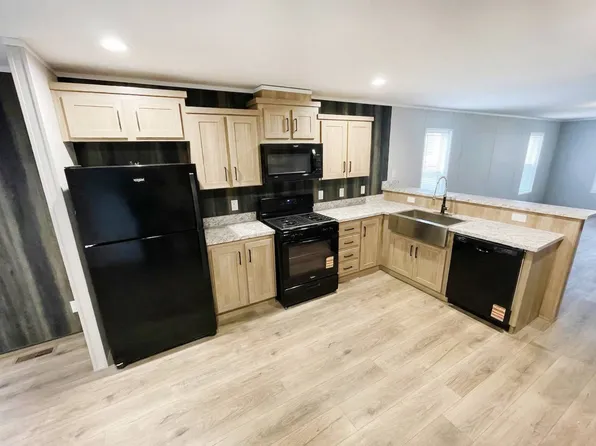 56 Woodmoor Ct #56, Leavenworth, KS 66048