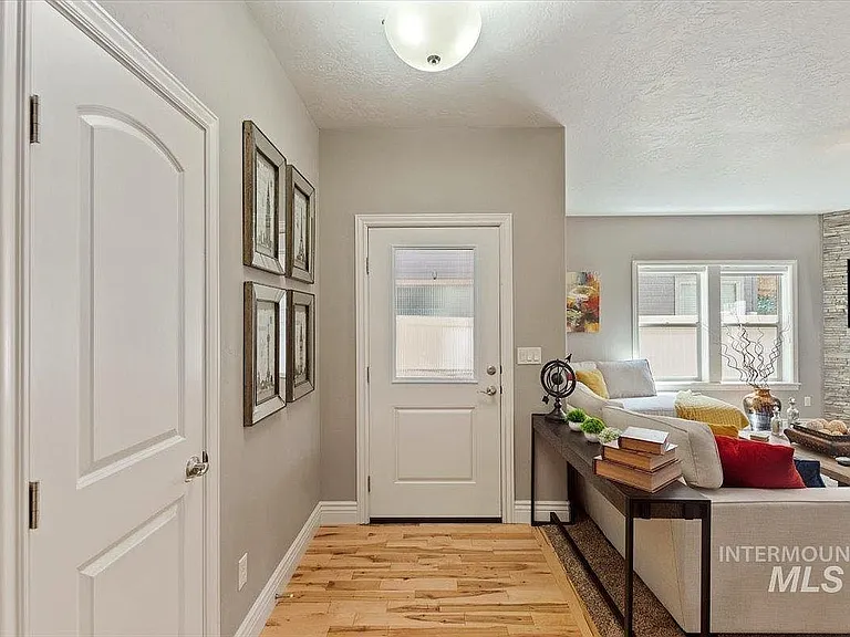 2549 E Satterfield St — Photo 16