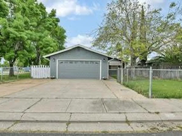 207 Park Ave, Manteca, CA 95337