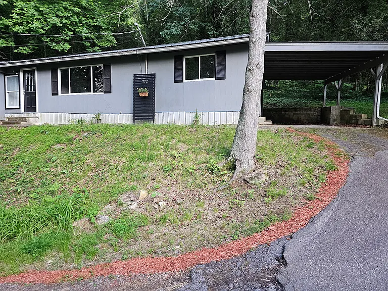 772 Zurich Cir — Photo 2