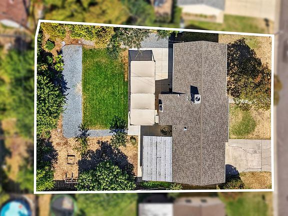 3rd image of 2229 Juliesse Ave
