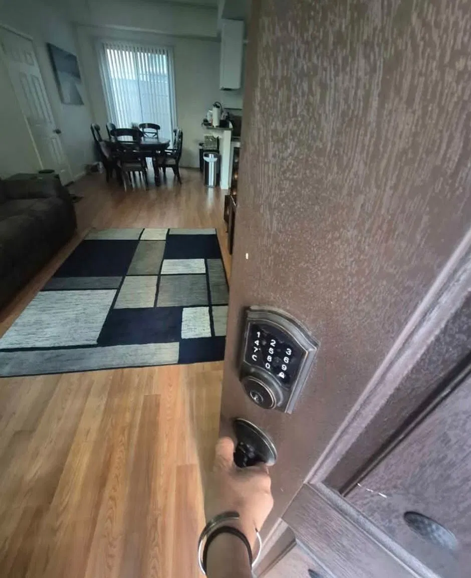 3 bed, $1,350 — Photo 1