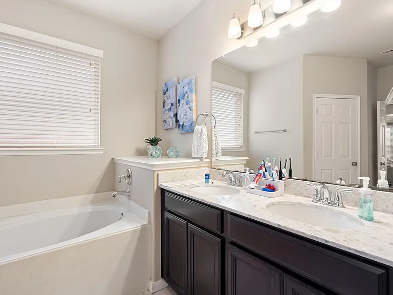 9131 Basin Ridge Ln — Photo 13