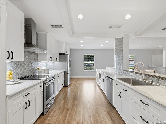 4th image of 3715 Minthill Dr