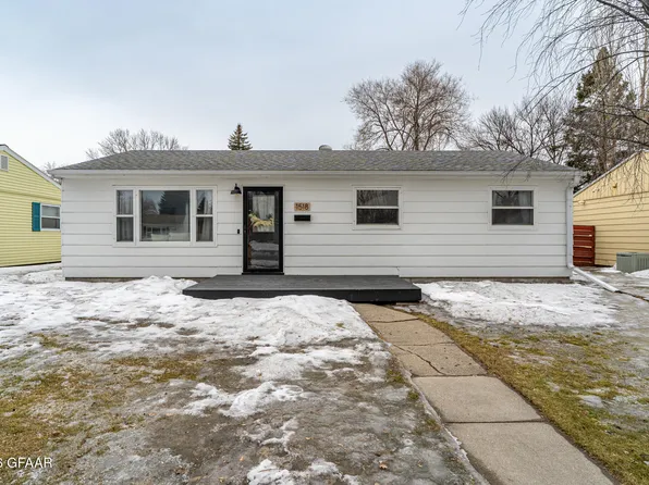 1518 S 19th St, Grand Forks, ND 58201