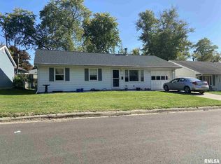 209 Rosewood Dr, Washington, IL 61571