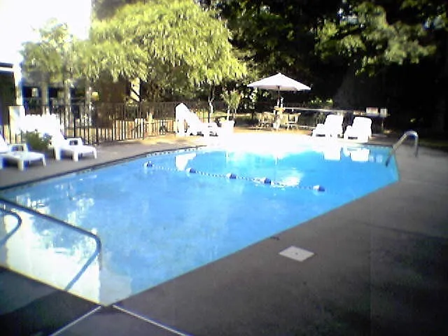 1 bed, 1.0 bath, 756 sqft, $1,400 — Photo 1