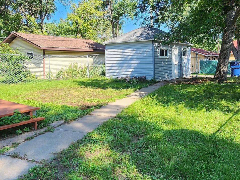 1st image of 332 29th Ave N