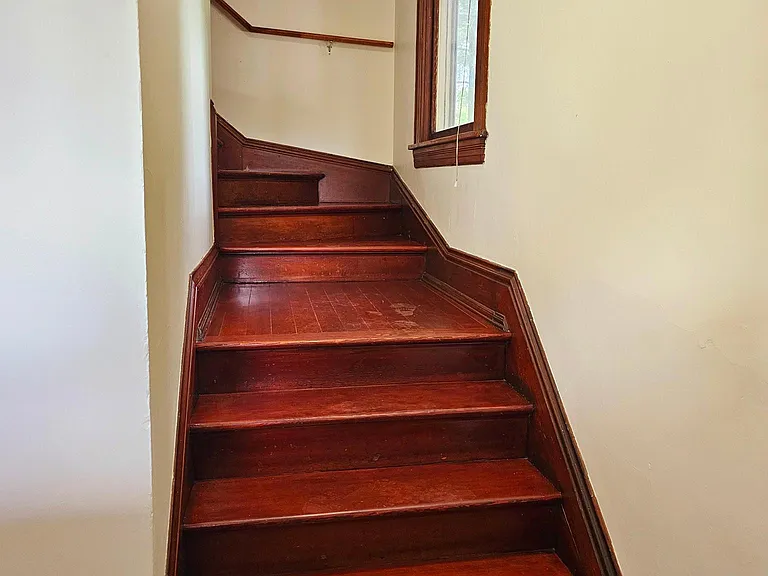 309 NE Graham St #A — Photo 9