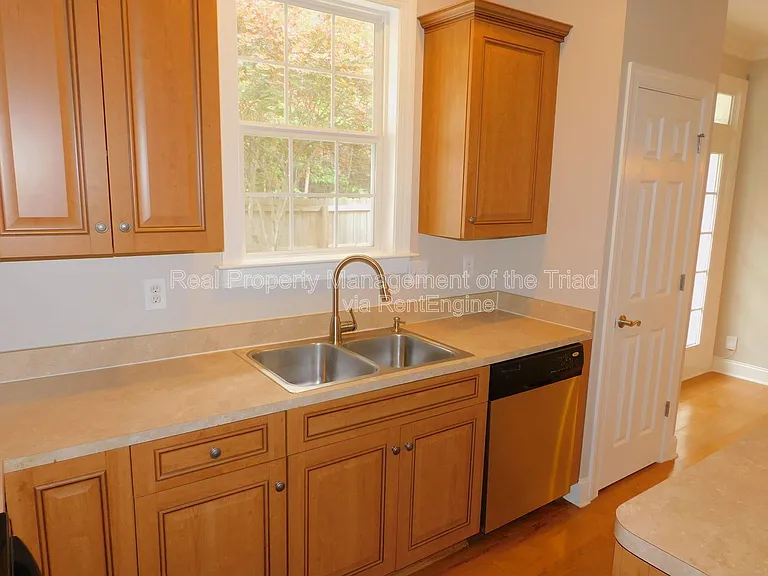 4 Rhododendron Dr — Photo 7