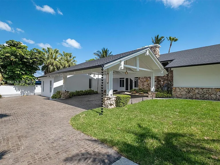 1365 Bay Ter — Photo 31