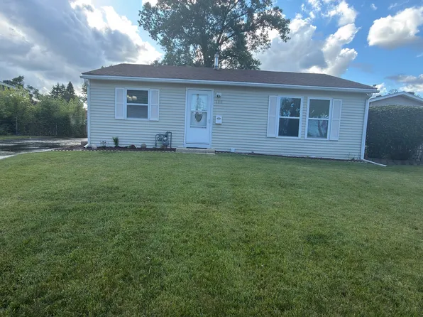 100 Siesta Rd, Carpentersville, IL 60110