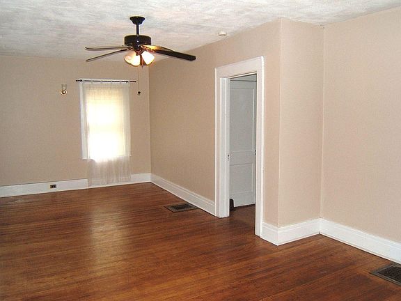 2nd image of 204 Sedgwick St